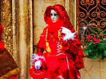 people in masks on carnival - image #333671 gratis